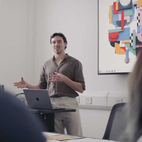 The Essentials of Visual Communication 